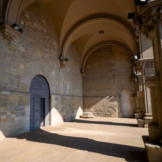 Interior de l'atri de la Seu de Manresa